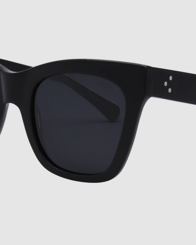I-SEA Billie Black/Smoke Sunglasses