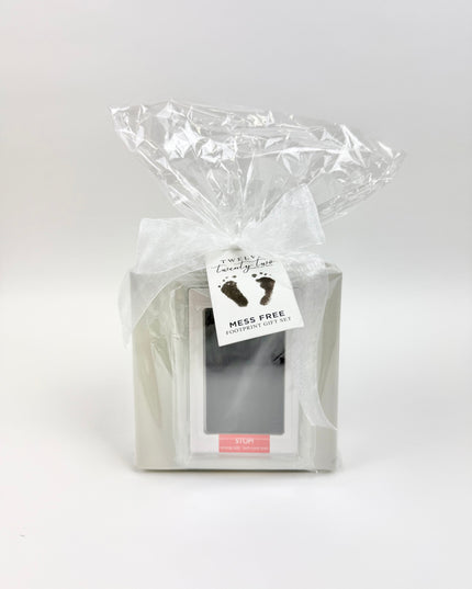 Footprint Gift Set Baby in Gray at Wrapsody