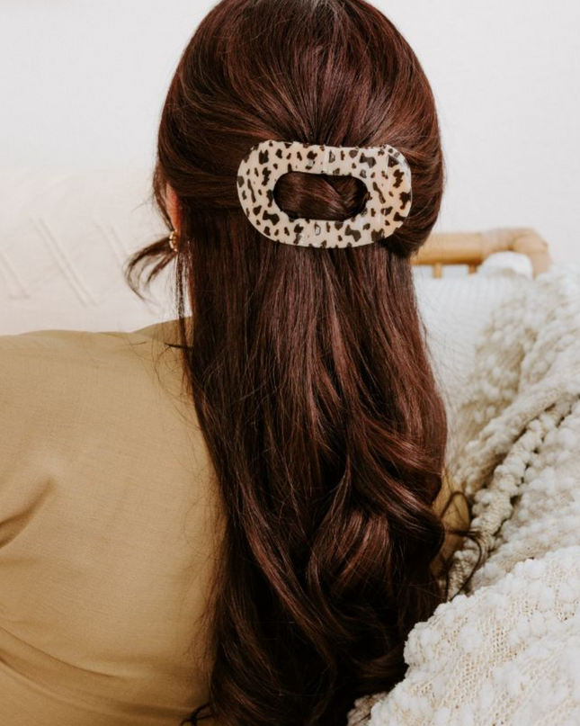 Teleties Flat Clip Round Large - Blonde Tortoise Hair Accessories in at Wrapsody